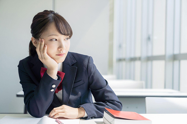 進学校に通う高校生が不登校に。不登校の原因と親がすべき対応について解説